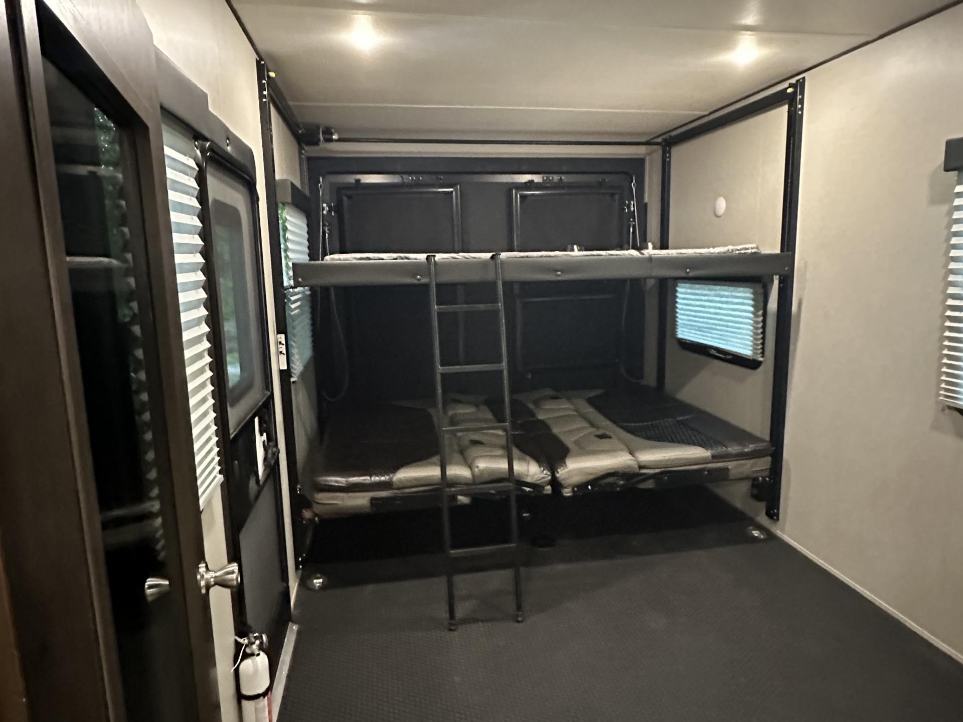 2022 GRAND DESIGN MOMENTUM 31G