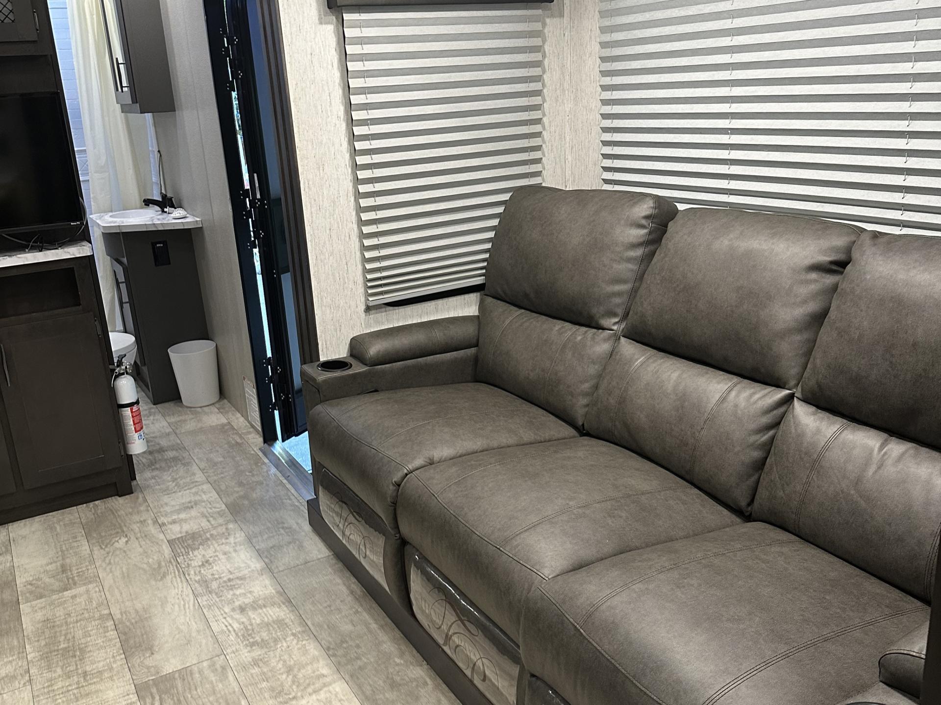 2022 GRAND DESIGN MOMENTUM 31G