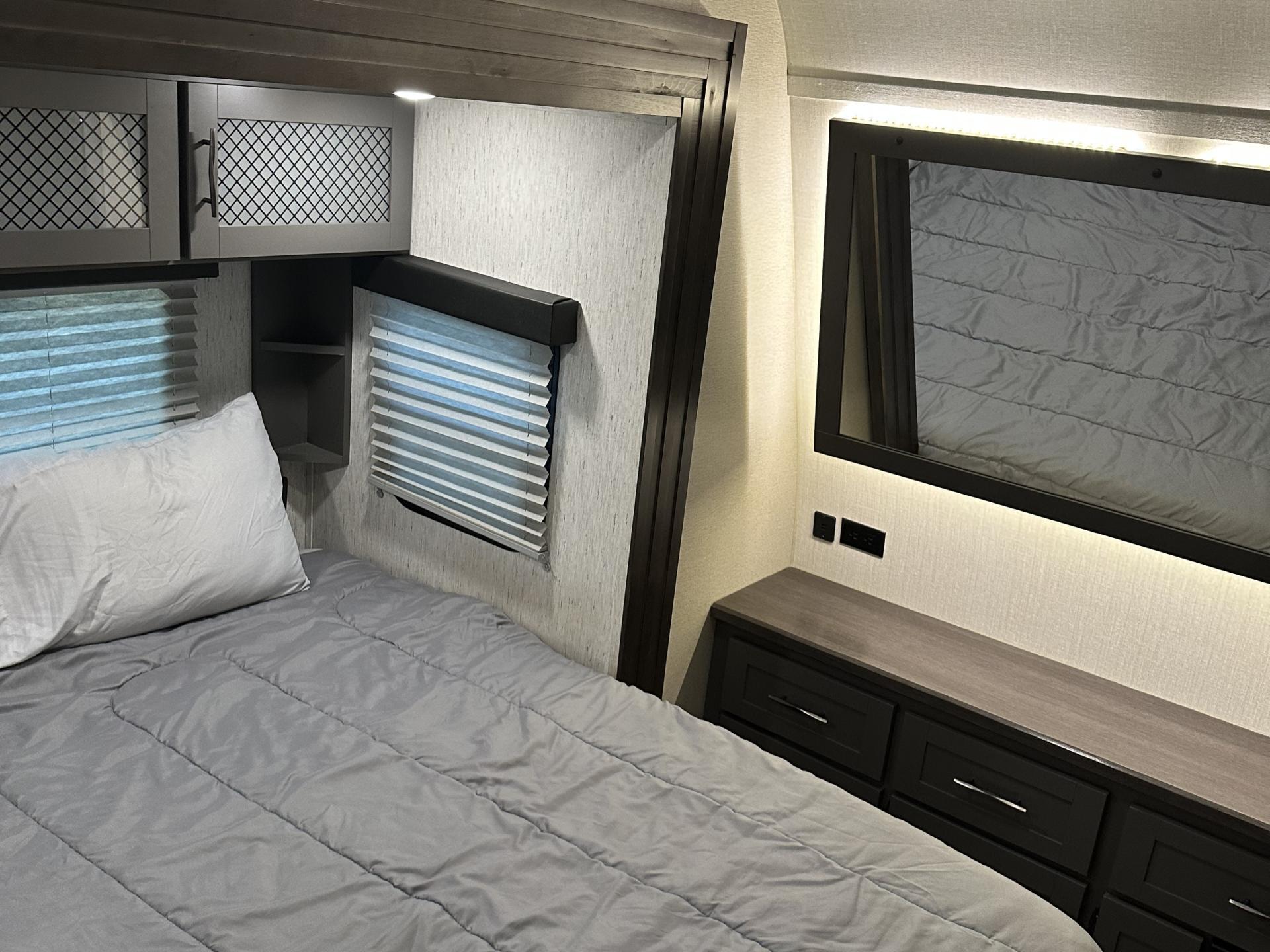 2022 GRAND DESIGN MOMENTUM 31G