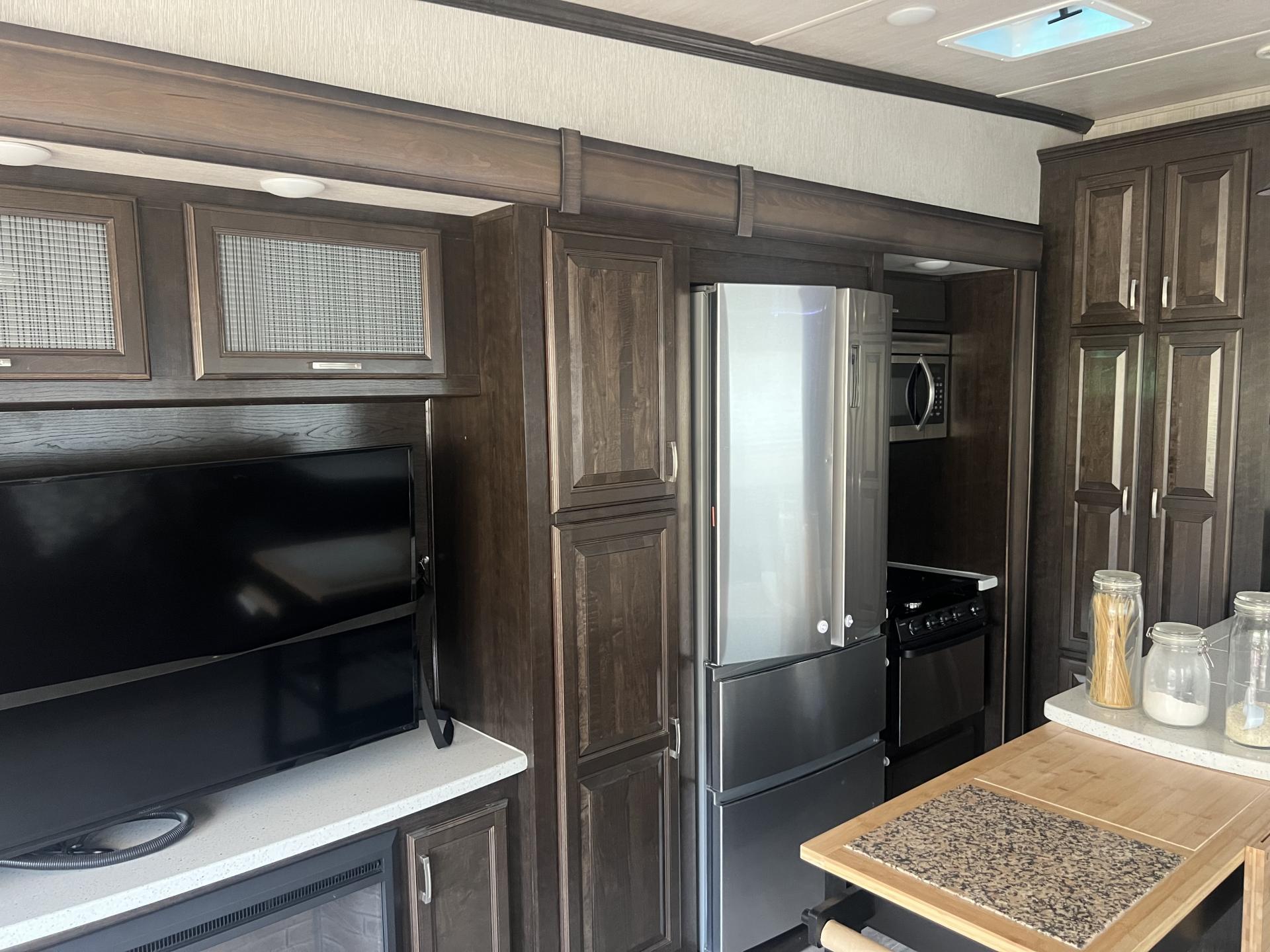 2018 HEARTLAND SUNDANCE 3710MB