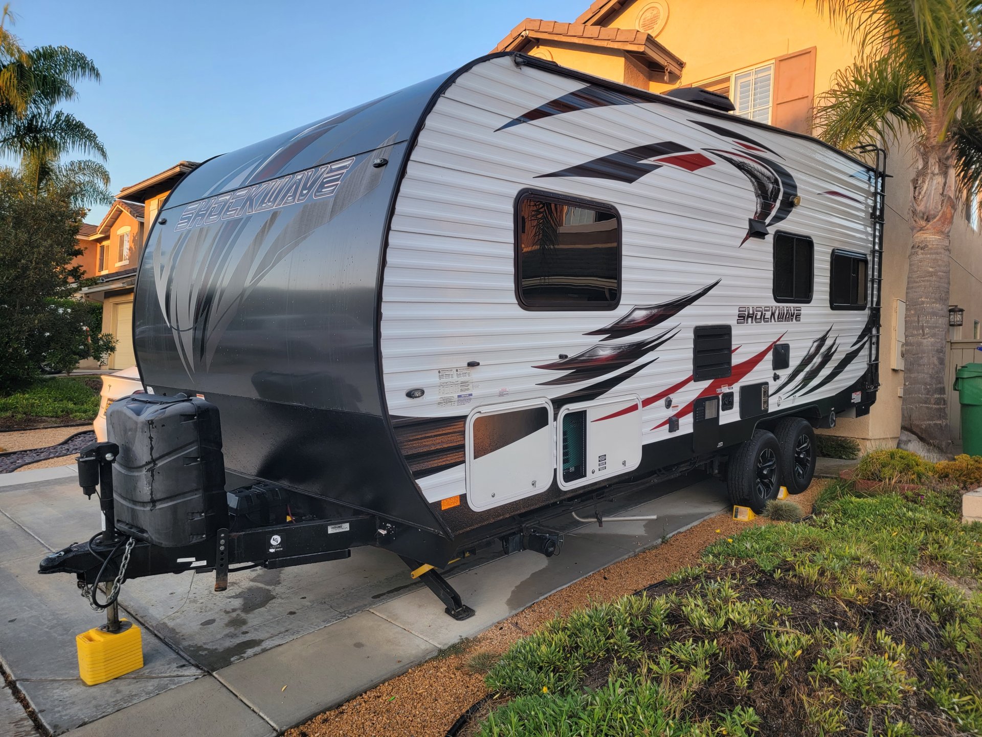 2017 FOREST RIVER SHOCKWAVE 18CBMX