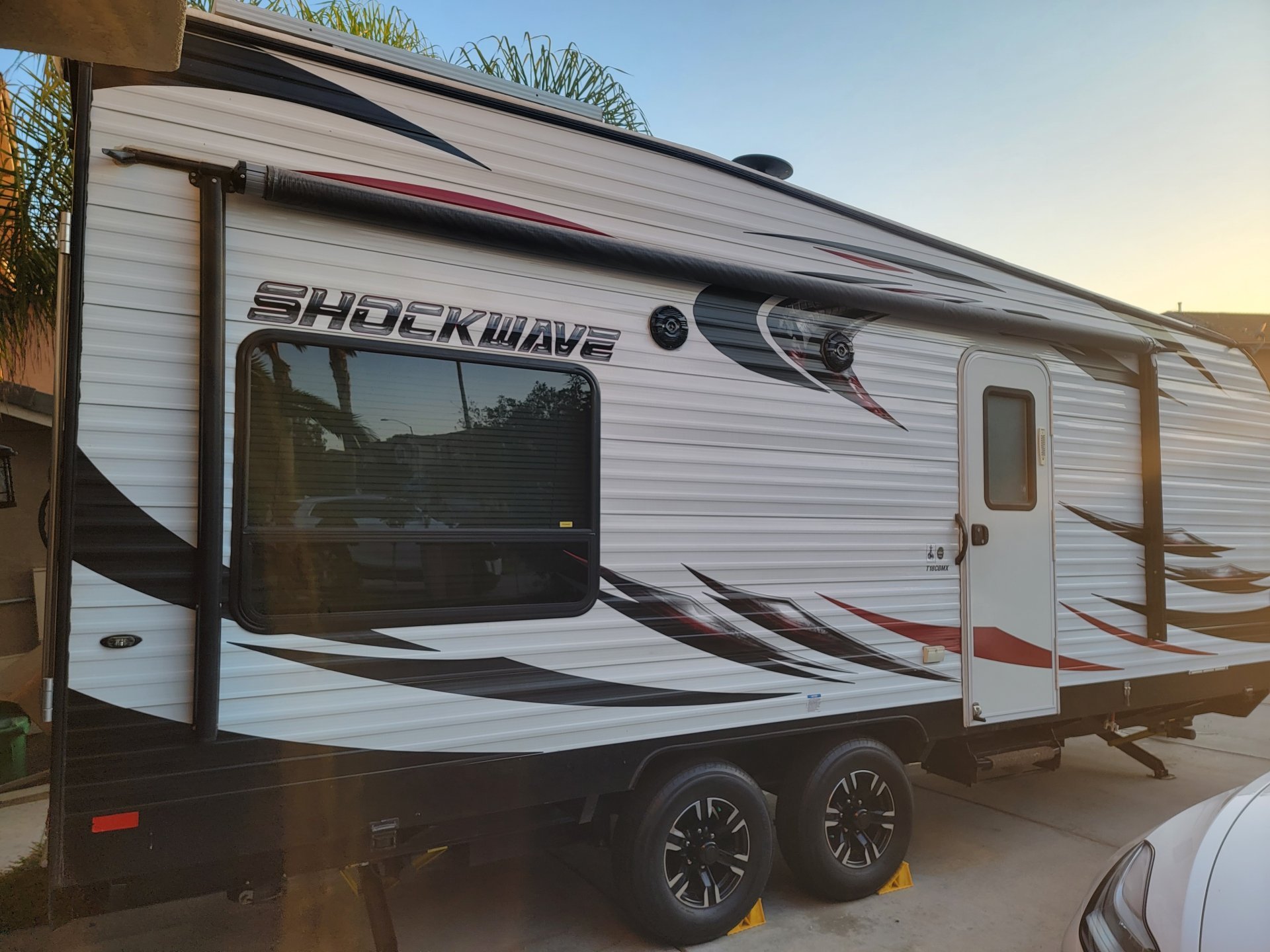 2017 FOREST RIVER SHOCKWAVE 18CBMX