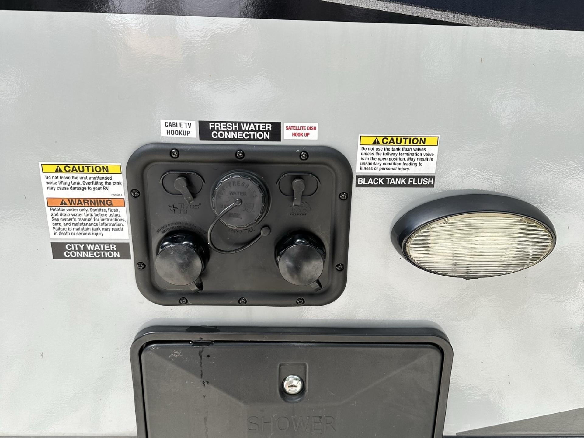 2022 FOREST RIVER ALPHA WOLF 26RL-L