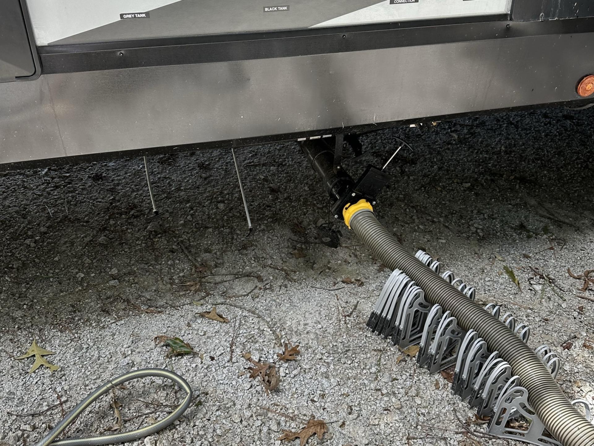 2022 FOREST RIVER ALPHA WOLF 26RL-L