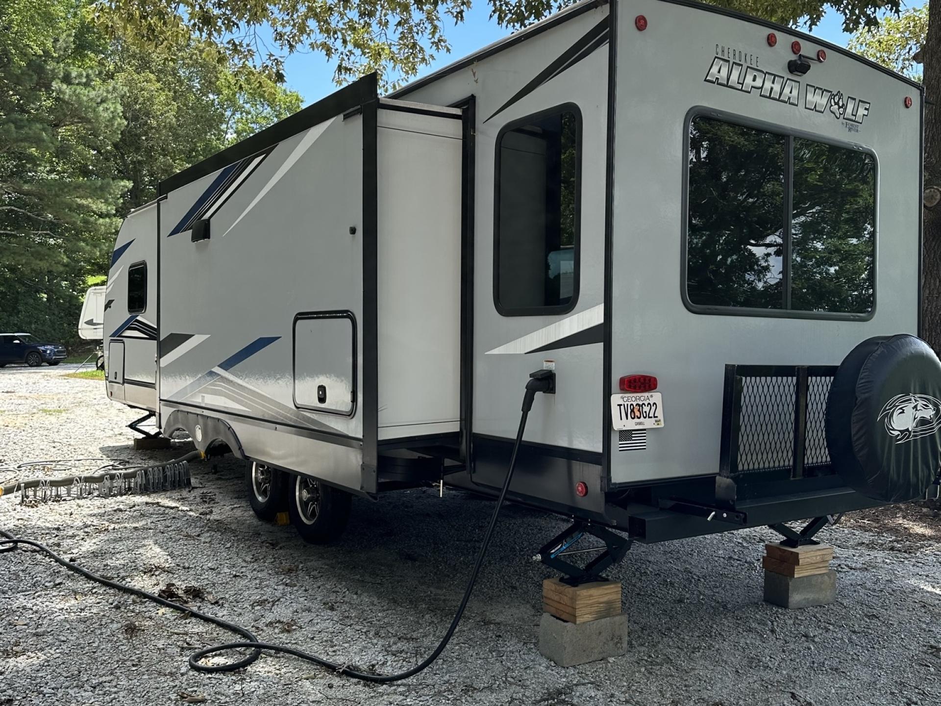 2022 FOREST RIVER ALPHA WOLF 26RL-L