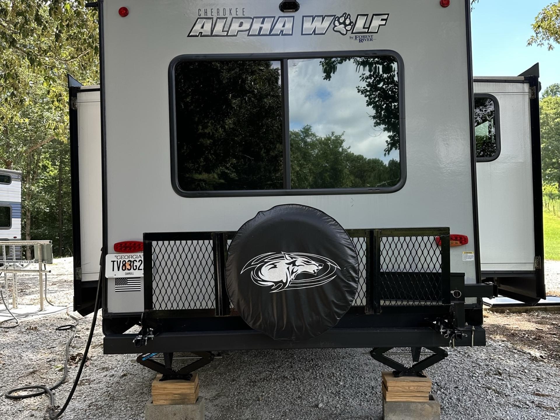 2022 FOREST RIVER ALPHA WOLF 26RL-L