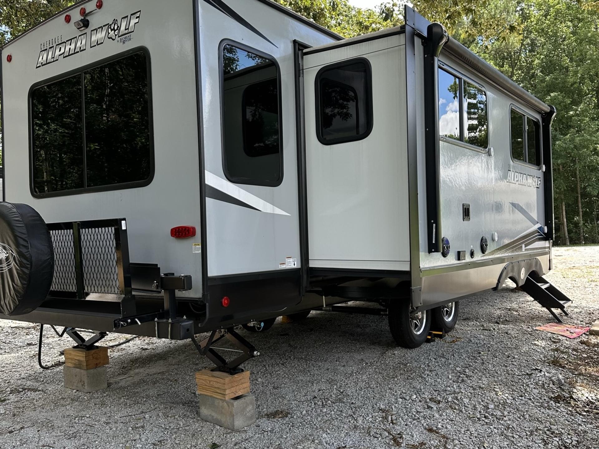 2022 FOREST RIVER ALPHA WOLF 26RL-L