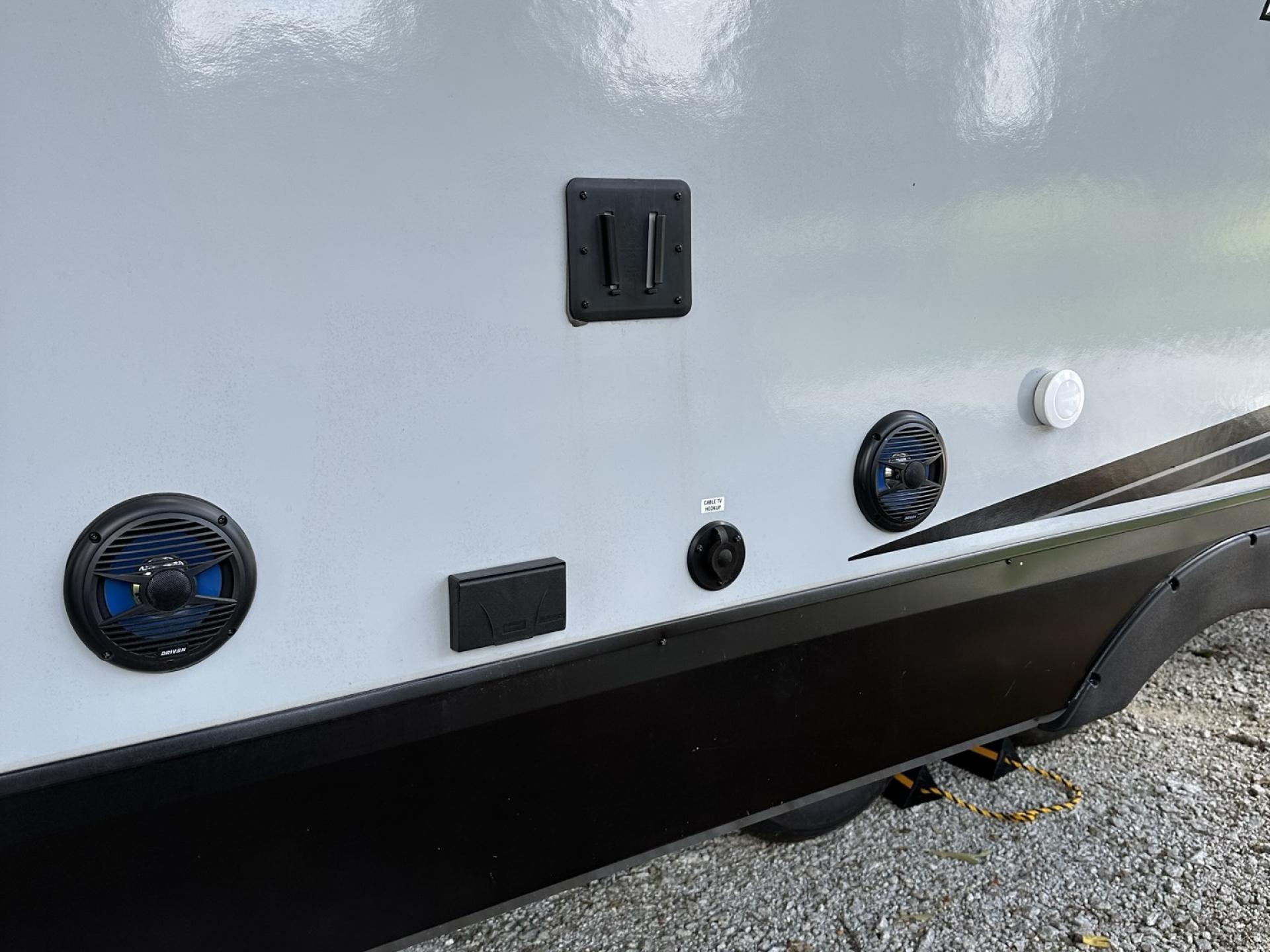 2022 FOREST RIVER ALPHA WOLF 26RL-L