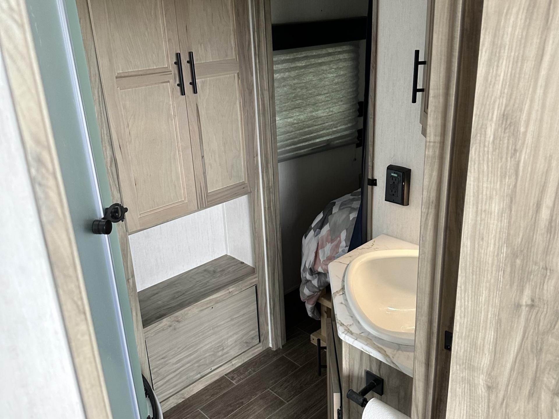 2022 FOREST RIVER ALPHA WOLF 26RL-L