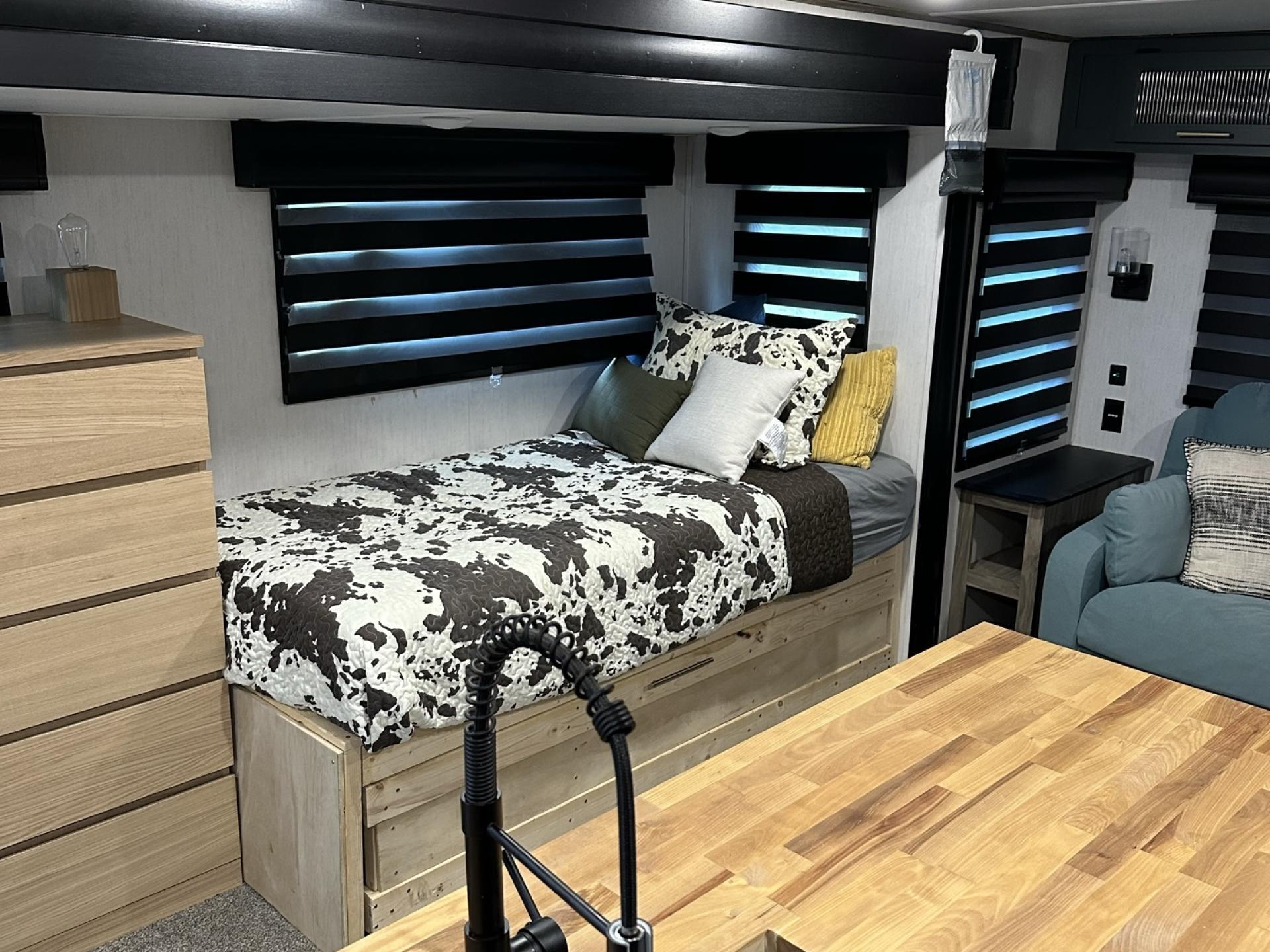 2022 FOREST RIVER ALPHA WOLF 26RL-L