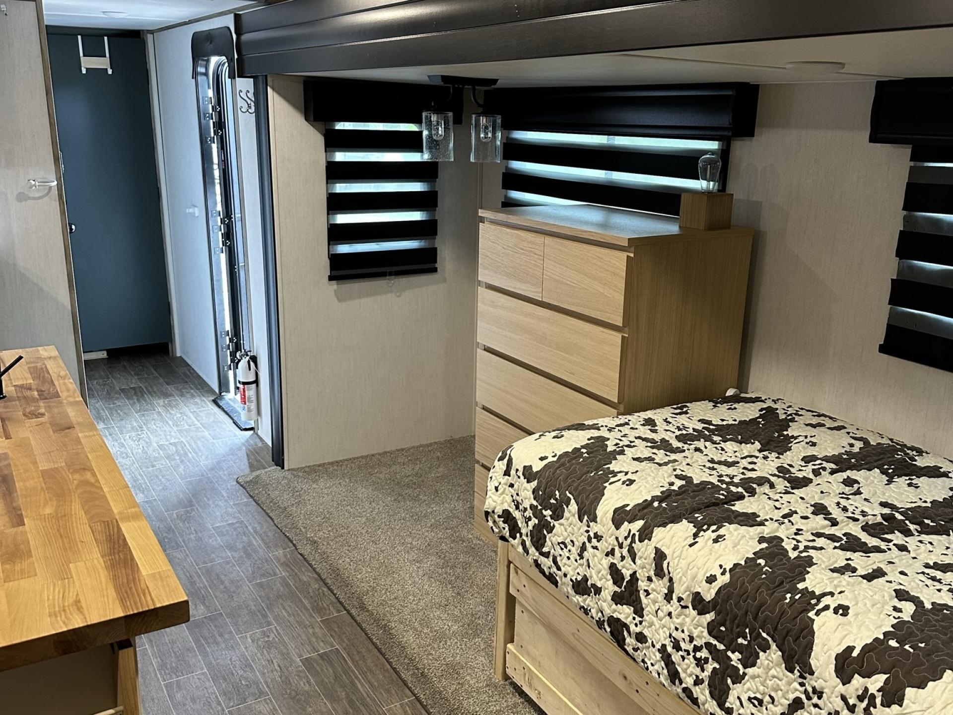 2022 FOREST RIVER ALPHA WOLF 26RL-L