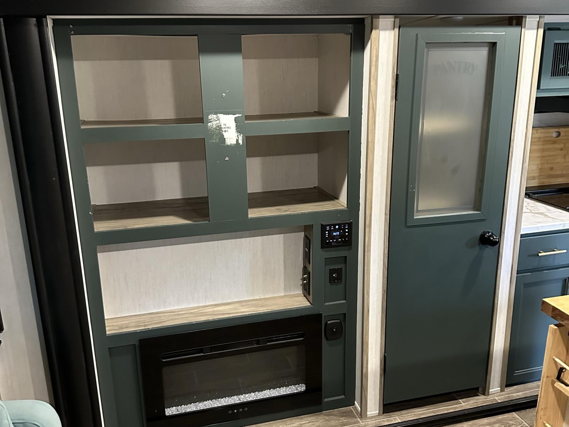 2022 FOREST RIVER ALPHA WOLF 26RL-L