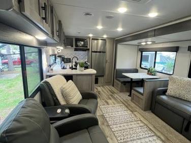 2022 COLEMAN LANTERN LT 386RK