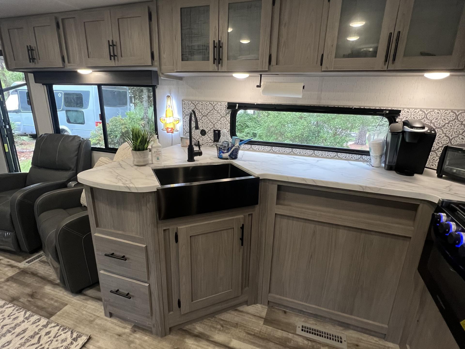 2022 COLEMAN LANTERN LT 386RK