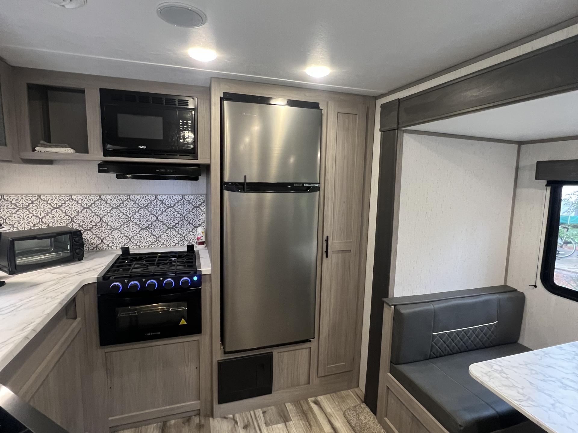 2022 COLEMAN LANTERN LT 386RK