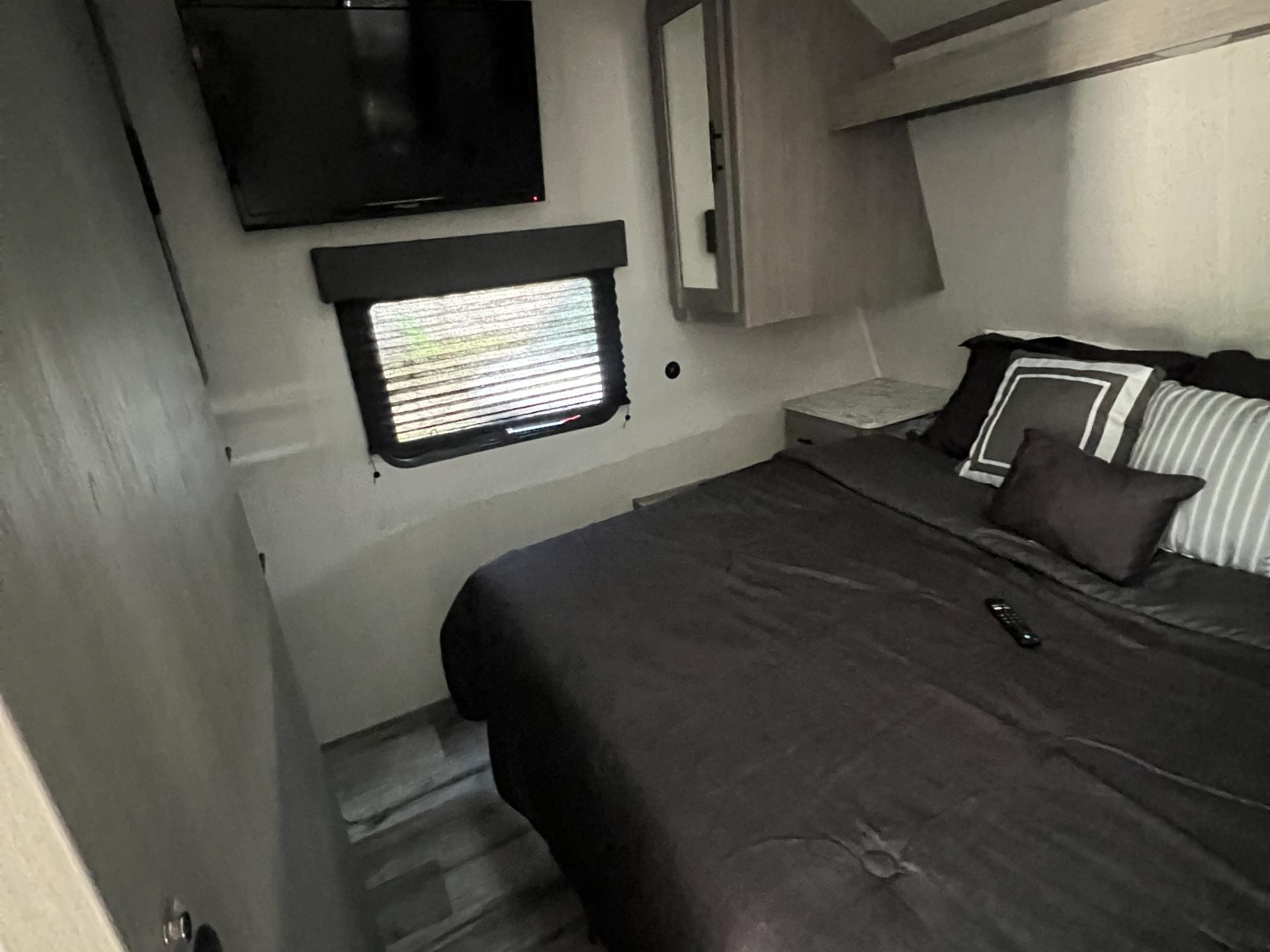 2022 COLEMAN LANTERN LT 386RK