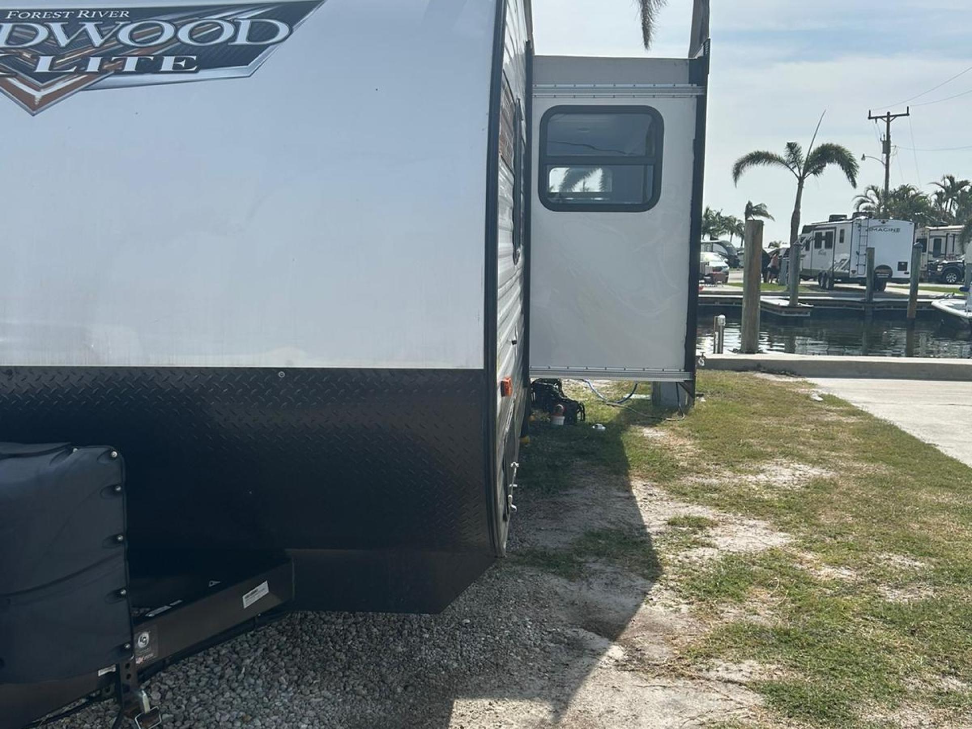 2021 FOREST RIVER WILDWOOD X-LITE 282QBXL