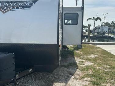 2021 FOREST RIVER WILDWOOD X-LITE 282QBXL