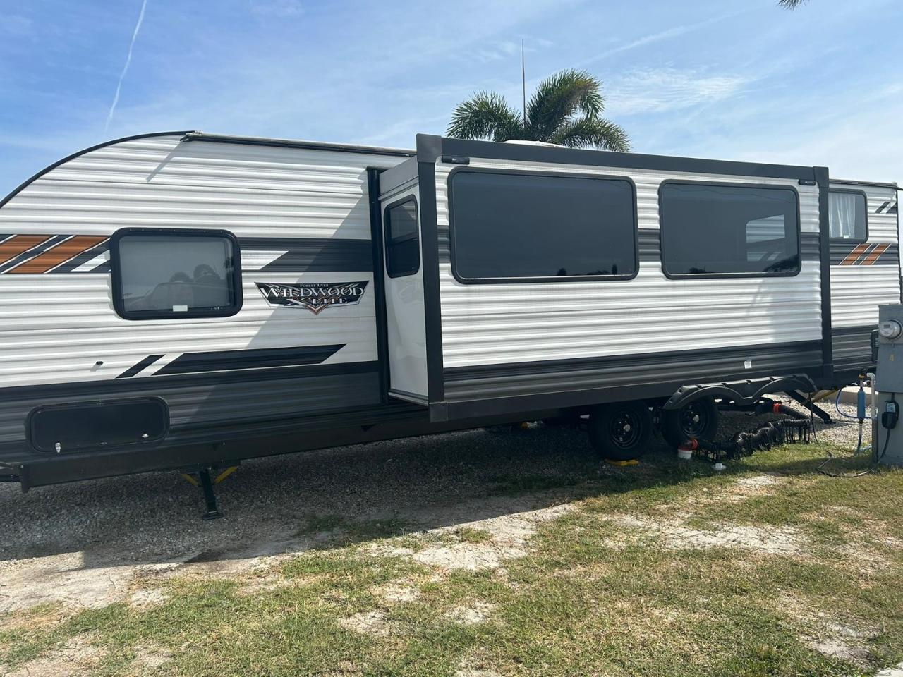 2021 FOREST RIVER WILDWOOD X-LITE 282QBXL