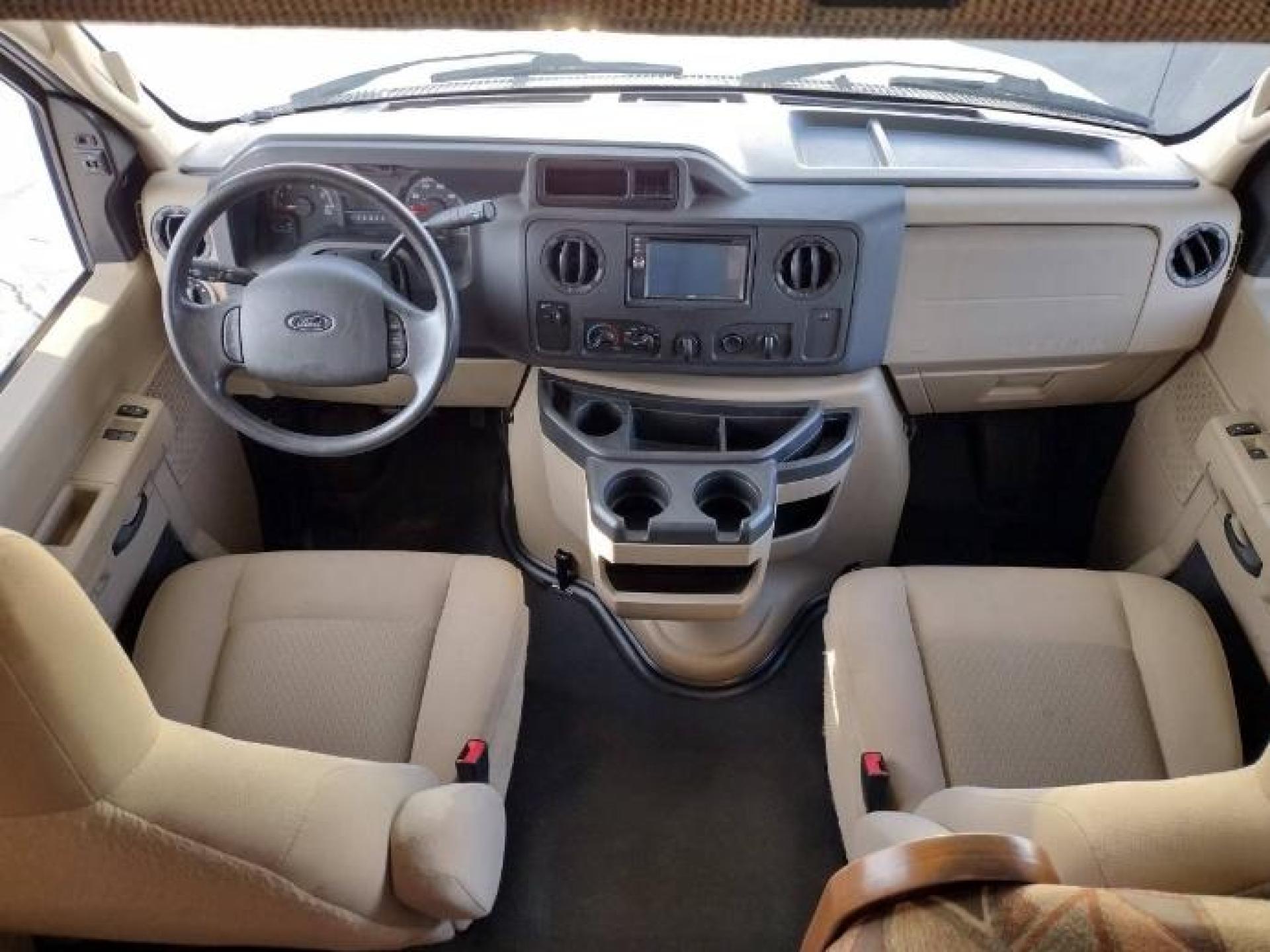 2014 FOREST RIVER SUNSEEKER 3100SSF