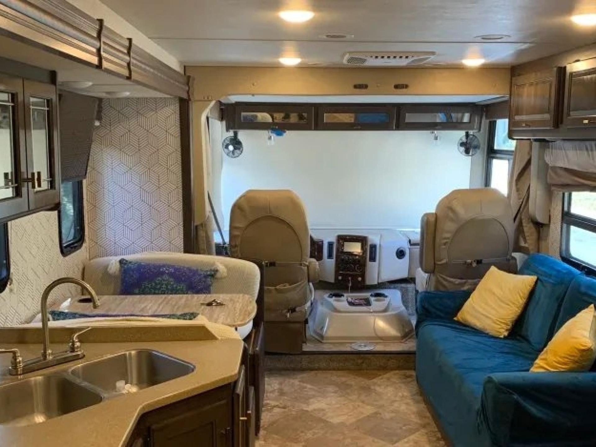 2017 THOR MOTOR COACH WINDSPORT 34J