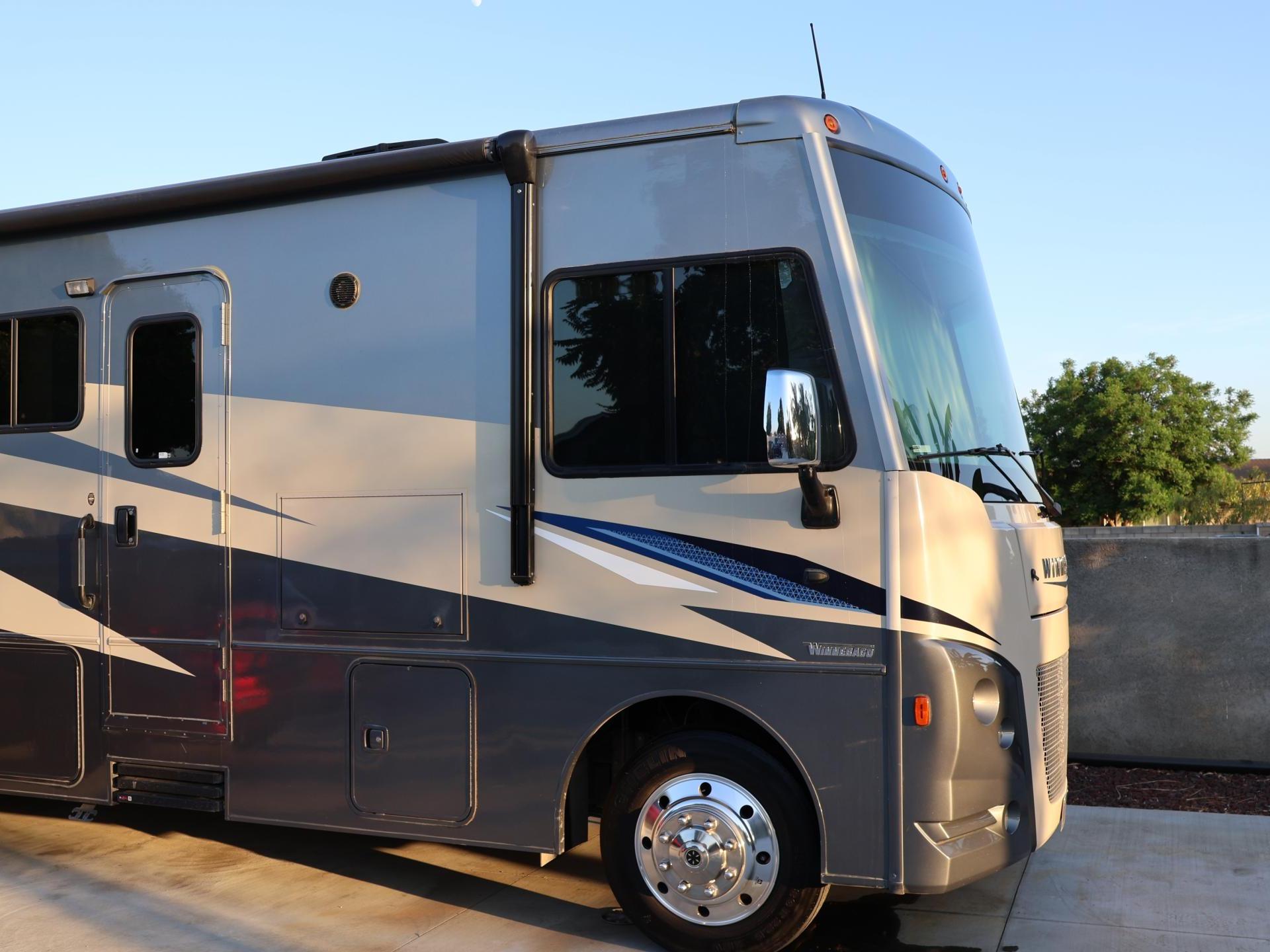 2020 WINNEBAGO VISTA 35U