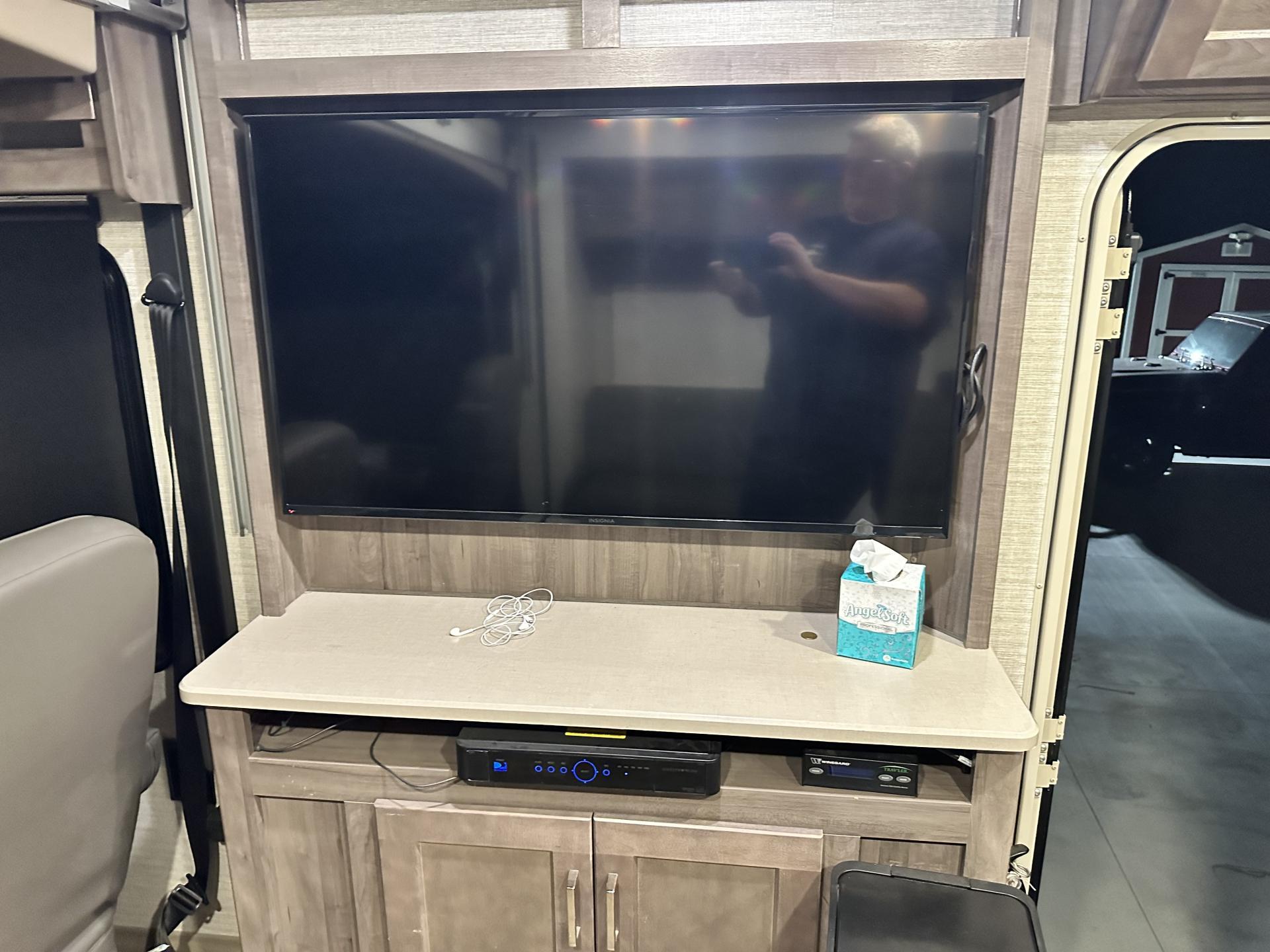 2020 WINNEBAGO VISTA 35U