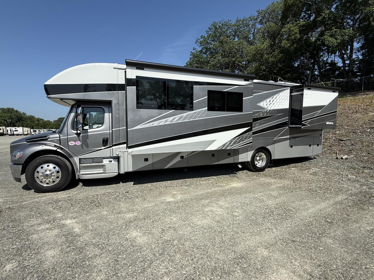 2020 ENTEGRA COACH ACCOLADE 37L
