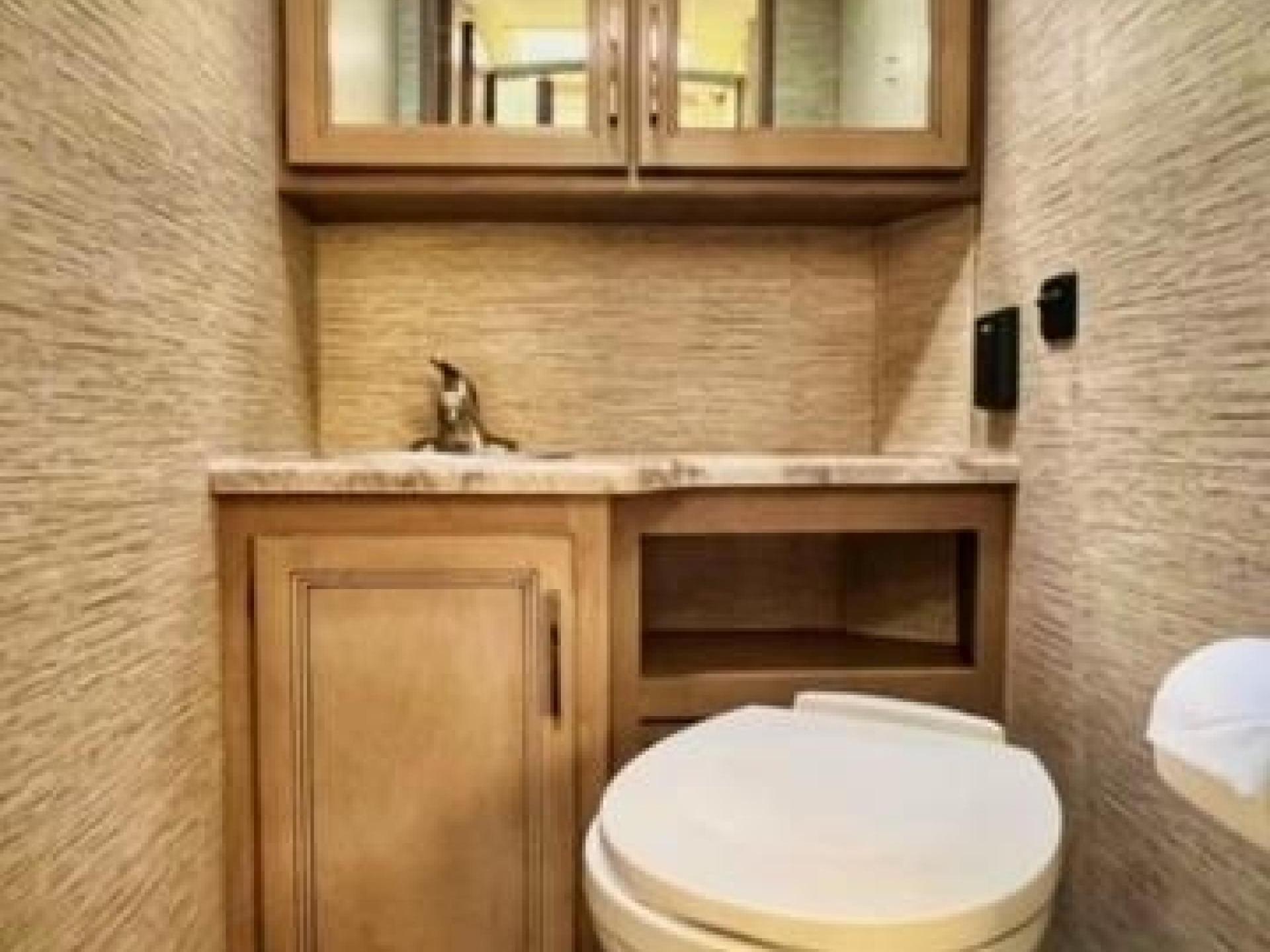 2022 THOR MOTOR COACH FOUR WINDS 28A