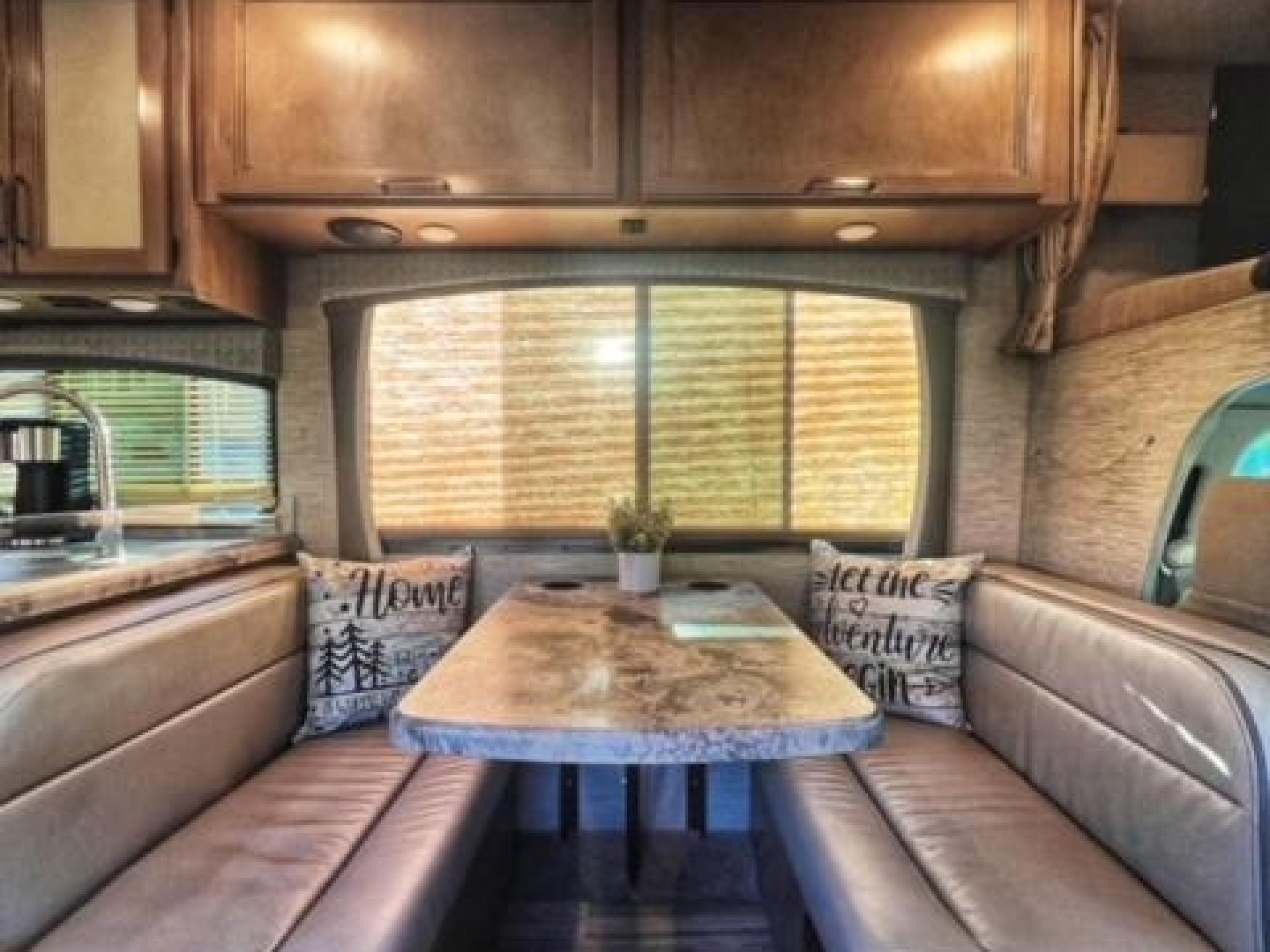 2022 THOR MOTOR COACH FOUR WINDS 28A