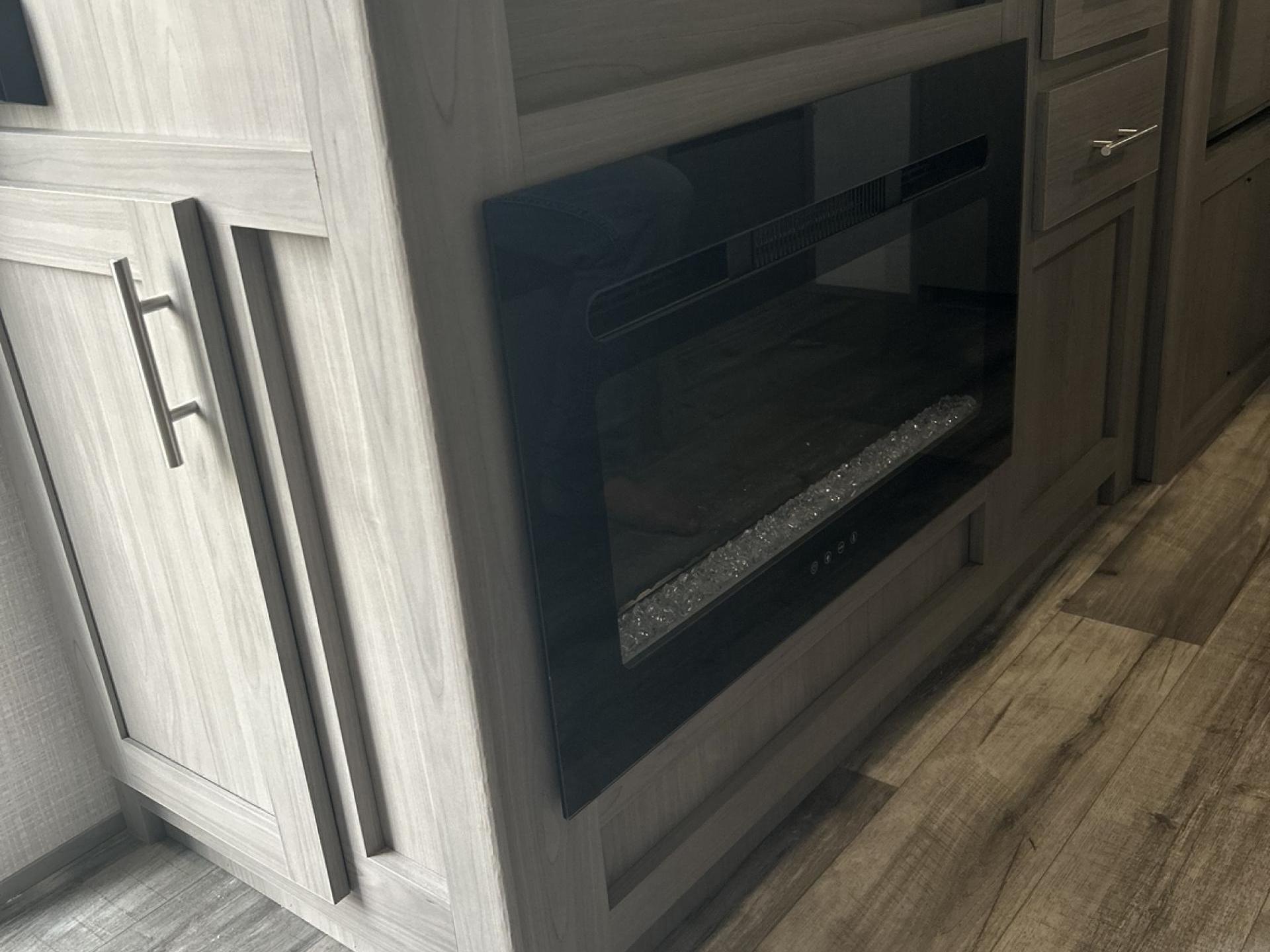 2023 Coleman Lantern 17B