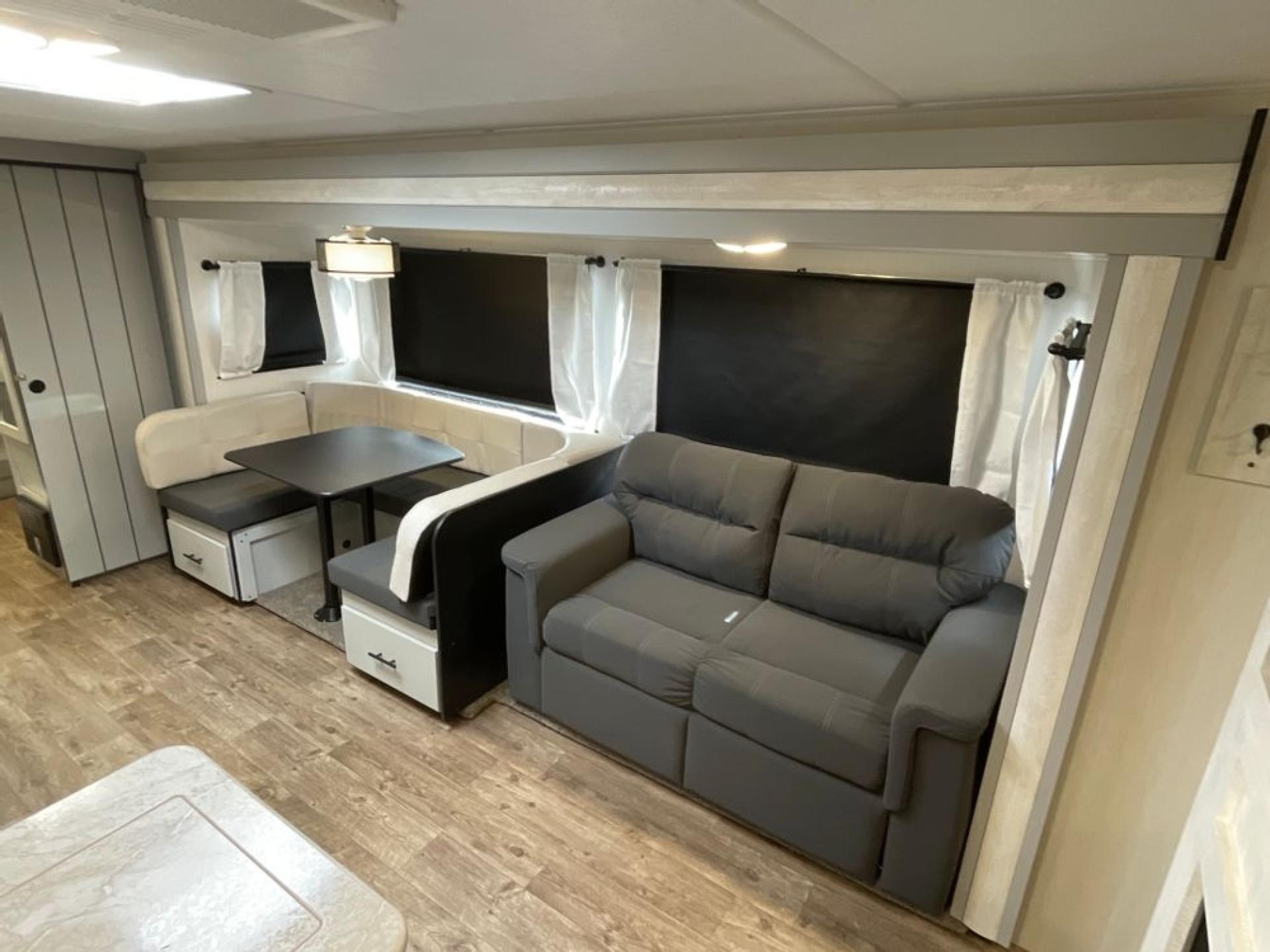 2022 FOREST RIVER VIBE 28QBW