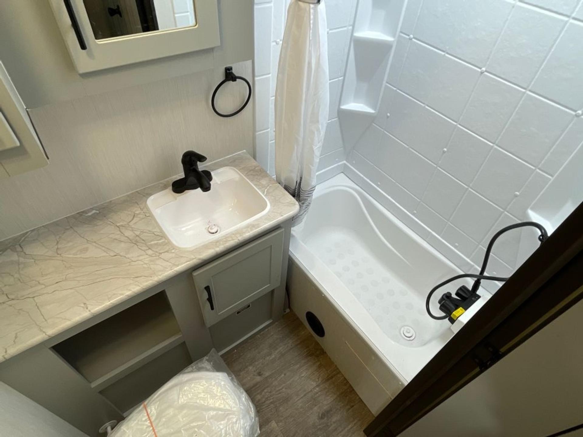 2022 FOREST RIVER VIBE 28QBW