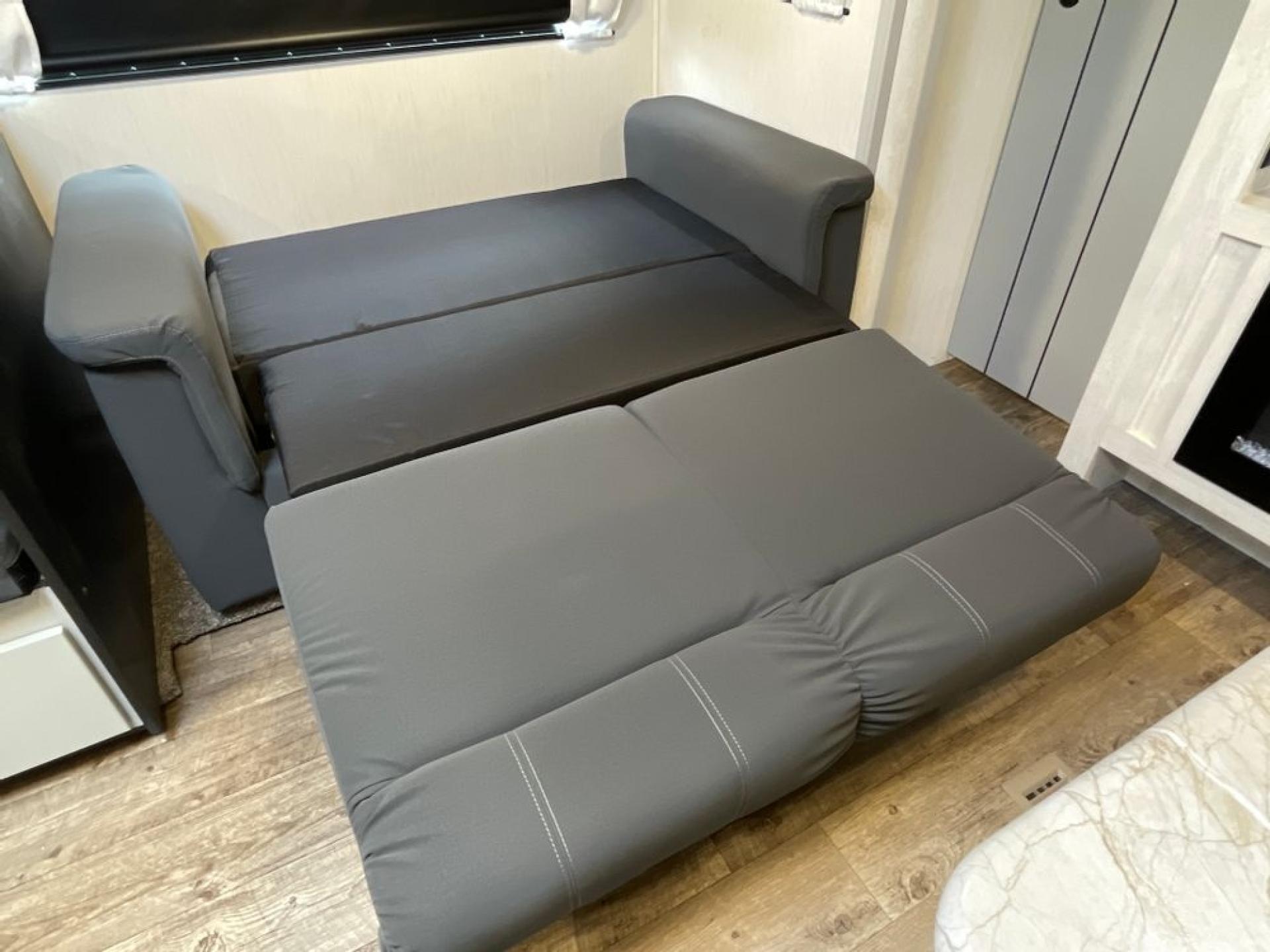 2022 FOREST RIVER VIBE 28QBW