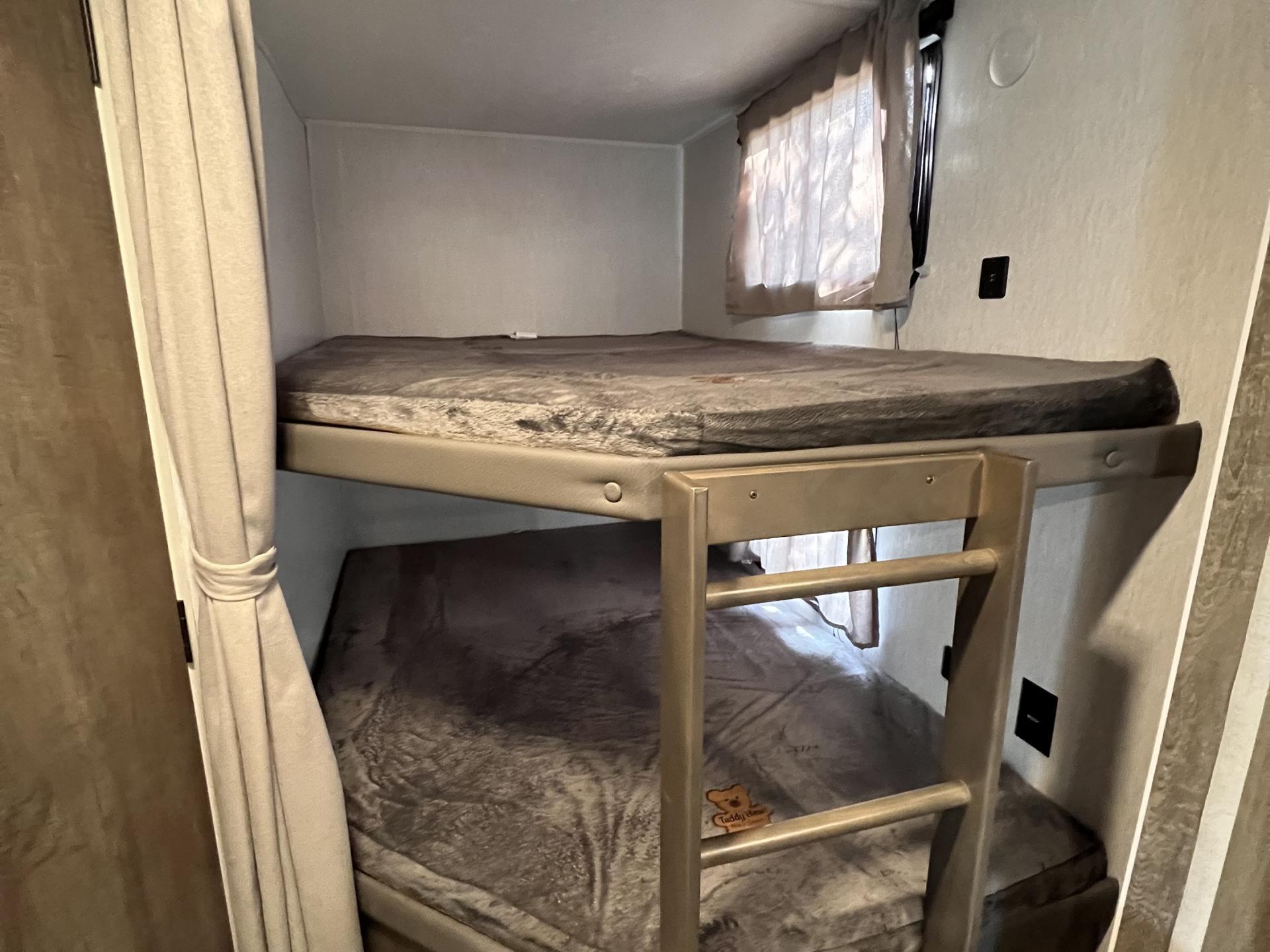 2022 FOREST RIVER SALEM 263BHXL 