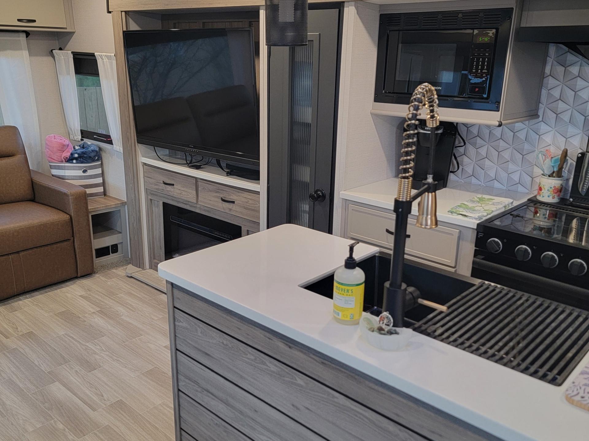 2024 FOREST RIVER VIBE 28RL