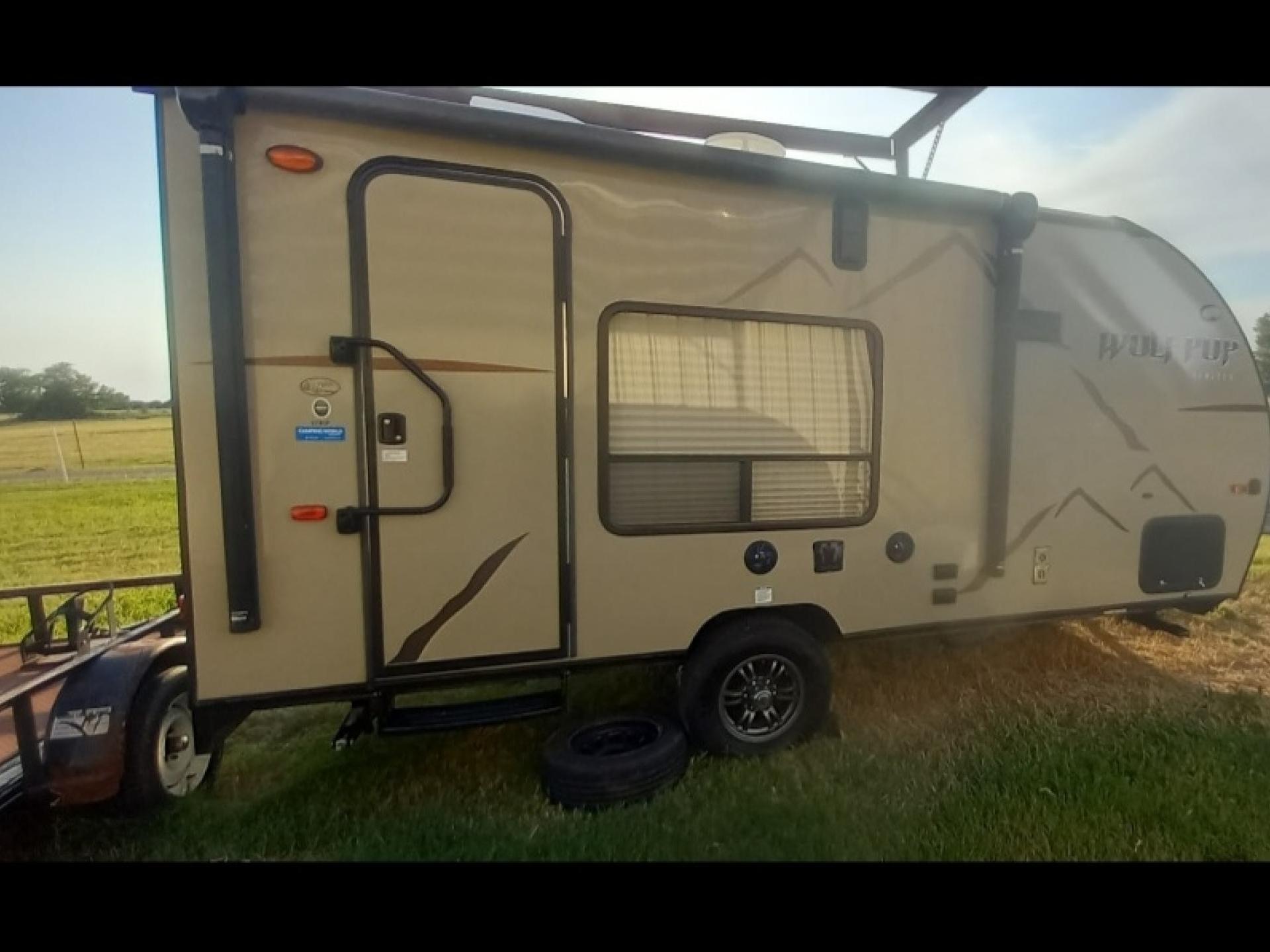 2017 FOREST RIVER WOLF PUP 17RPC