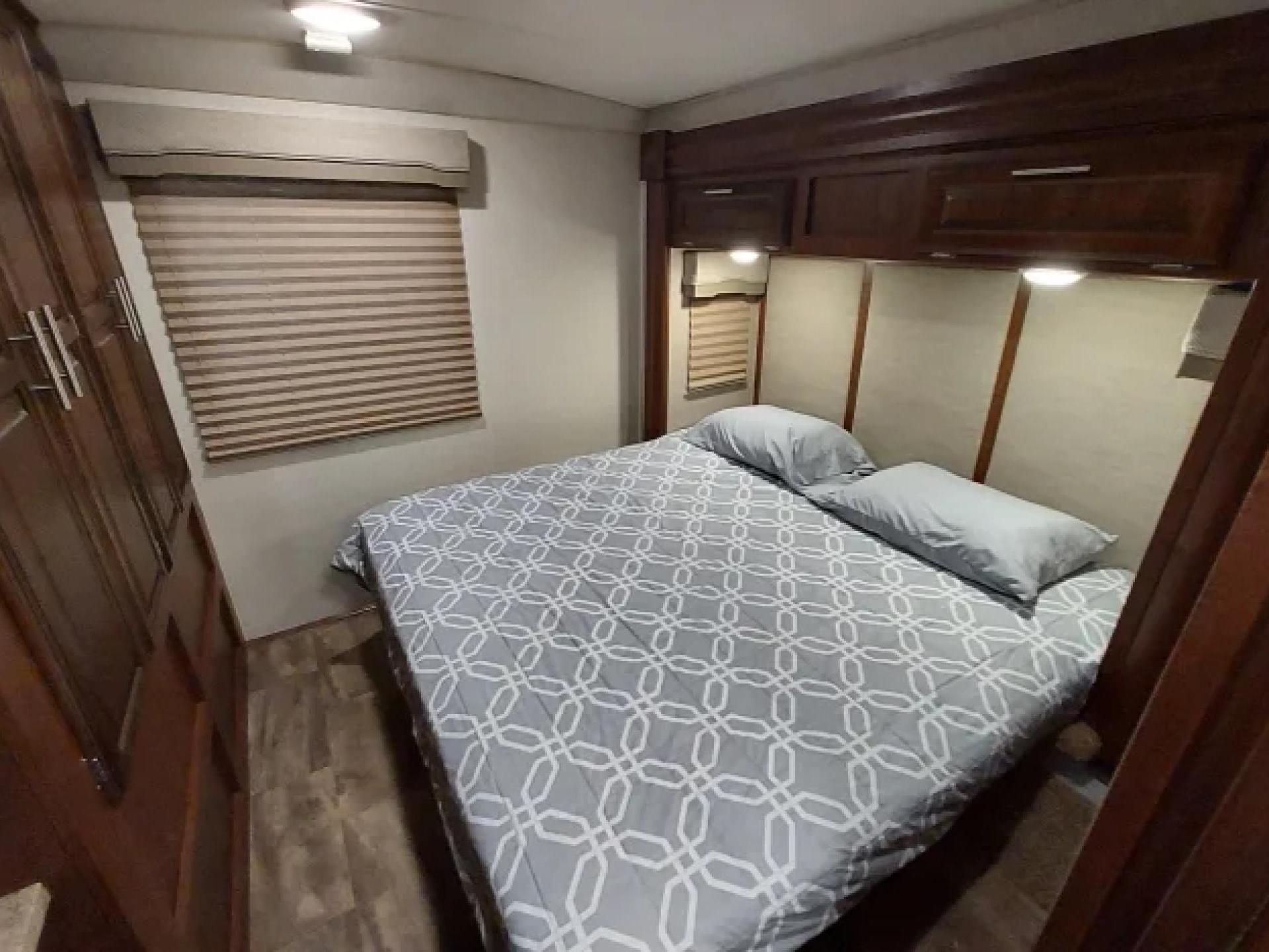 2017 FOREST RIVER GEORGETOWN 3 SERIES 30X