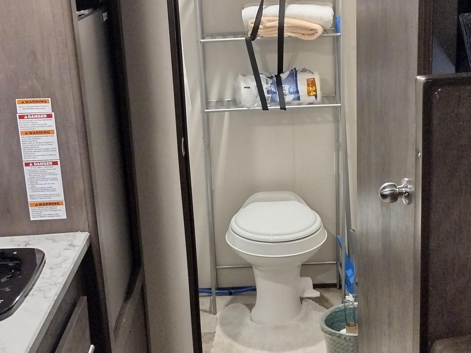 2022 COLEMAN LANTERN 17B