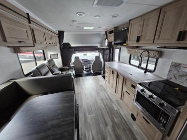 2023 FOREST RIVER SUNSEEKER LE 3010DS