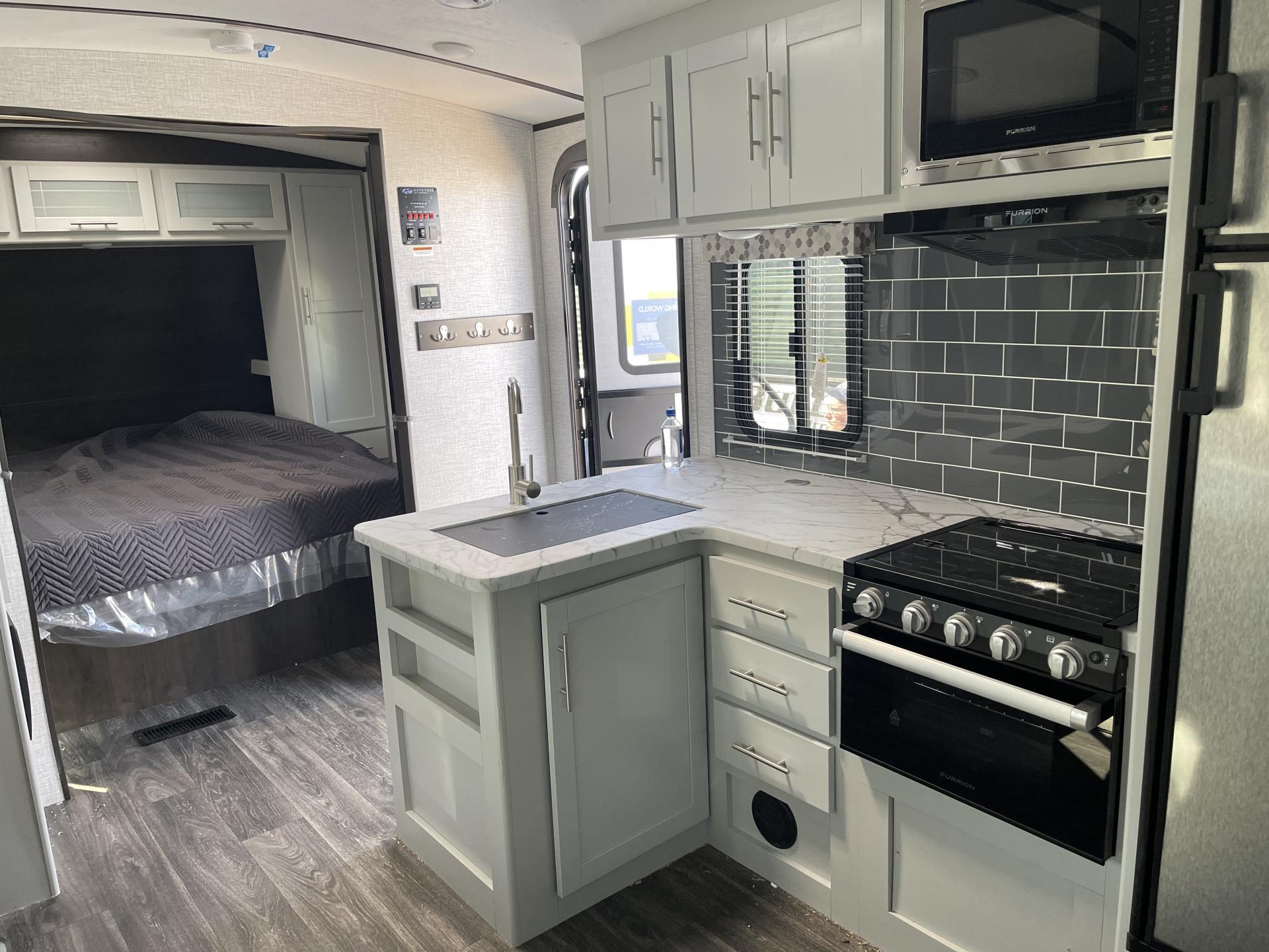 2021 KEYSTONE BULLET 290BHS