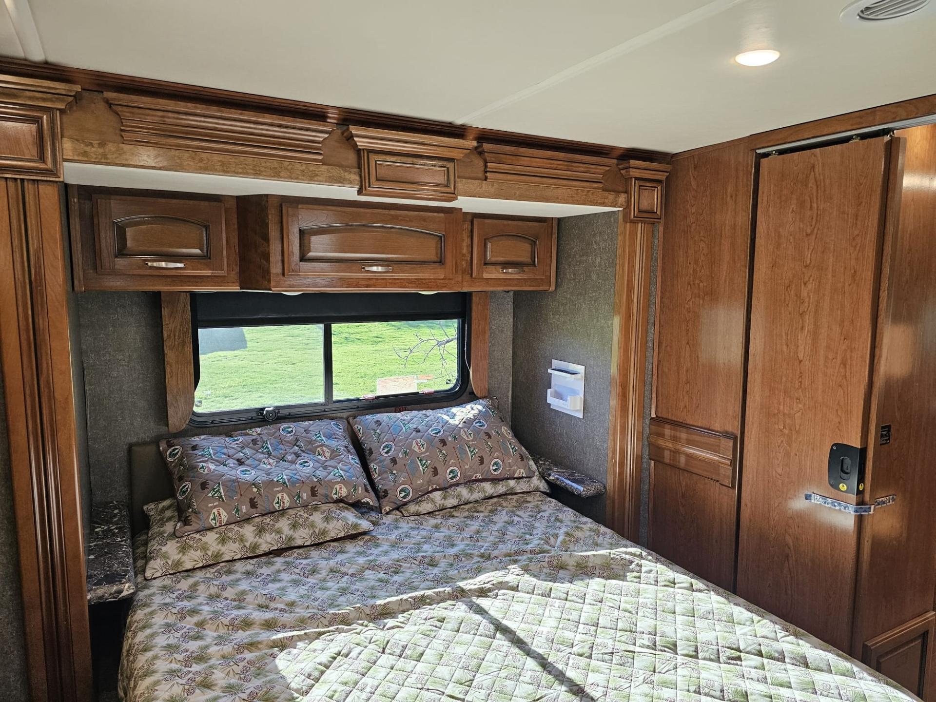 2018 HOLIDAY RAMBLER NAVIGATOR XE 35E