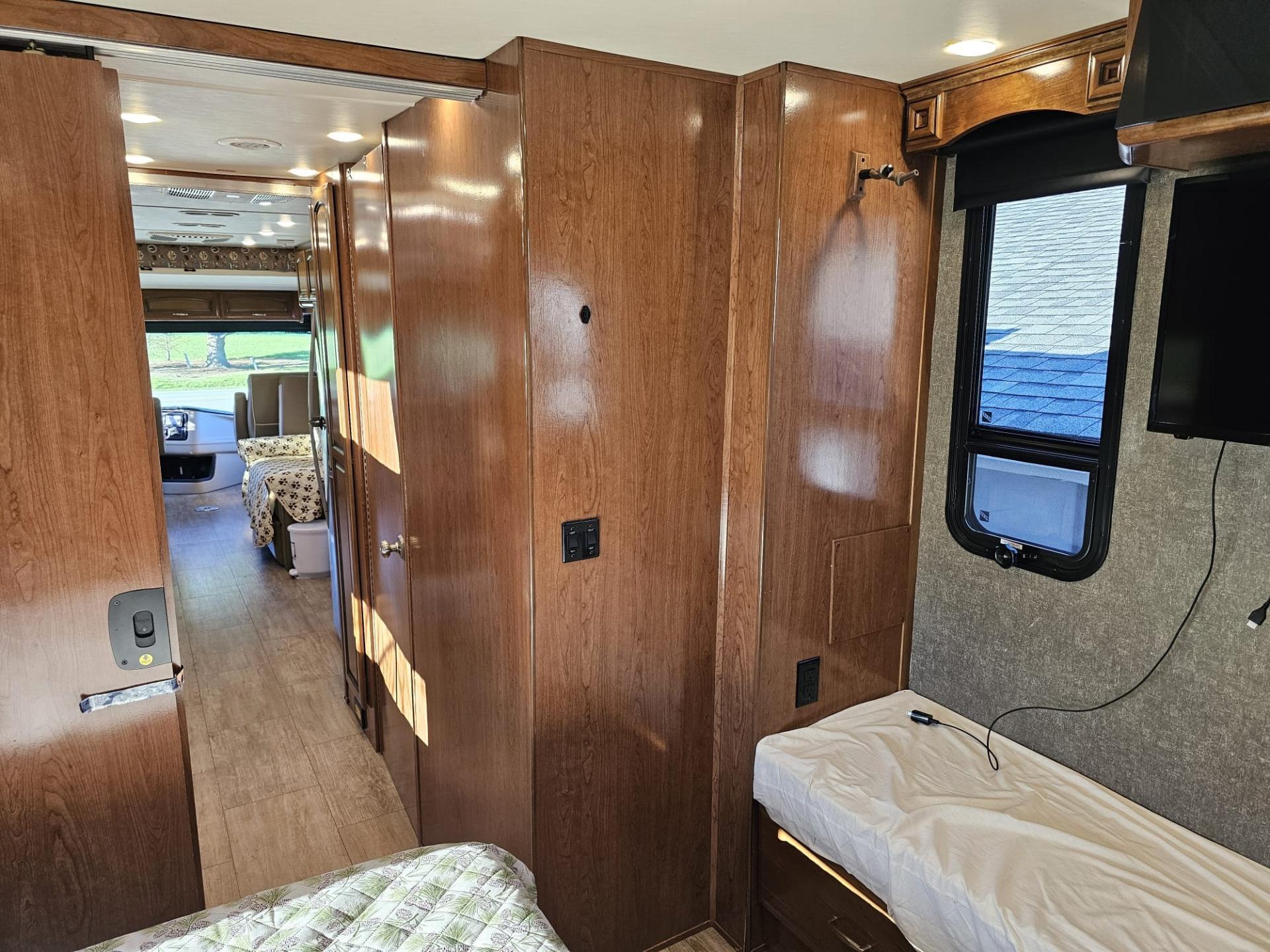 2018 HOLIDAY RAMBLER NAVIGATOR XE 35E
