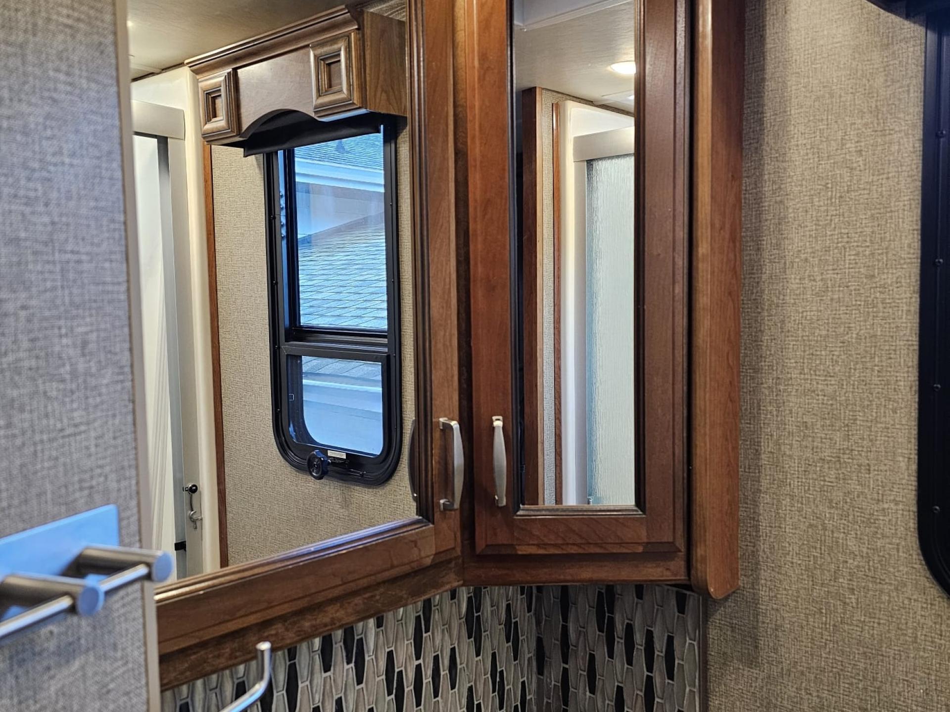 2018 HOLIDAY RAMBLER NAVIGATOR XE 35E