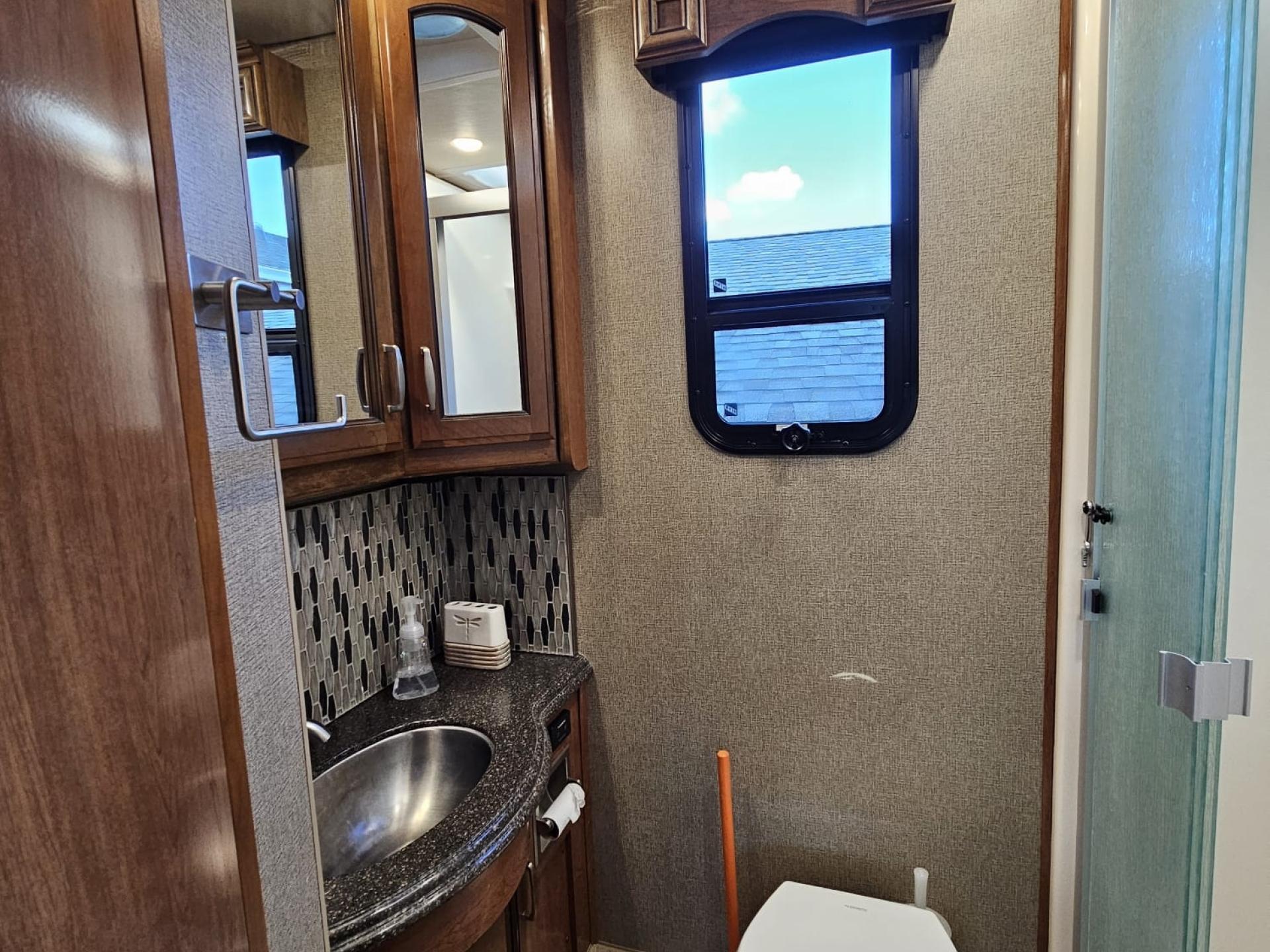 2018 HOLIDAY RAMBLER NAVIGATOR XE 35E