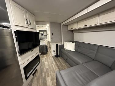 2022 WINNEBAGO ADVENTURER 35F