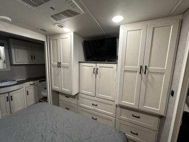 2022 WINNEBAGO ADVENTURER 35F