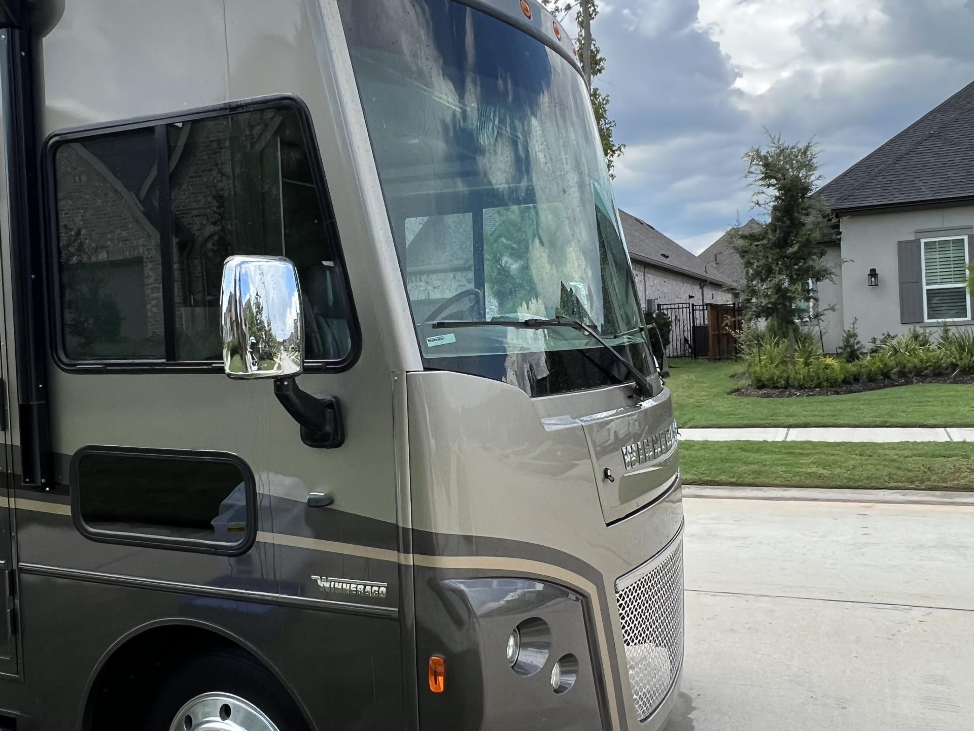 2022 WINNEBAGO ADVENTURER 35F