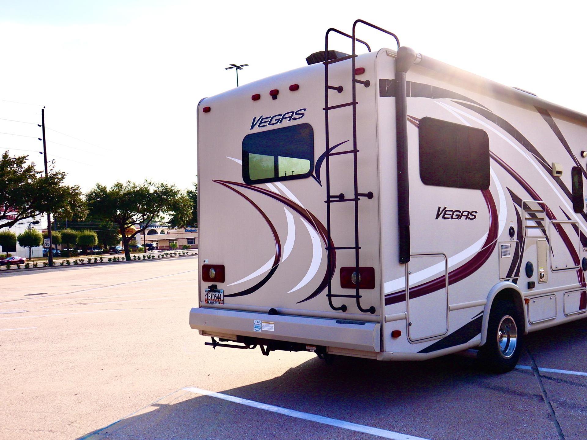 2017 THOR MOTOR COACH VEGAS 24.1