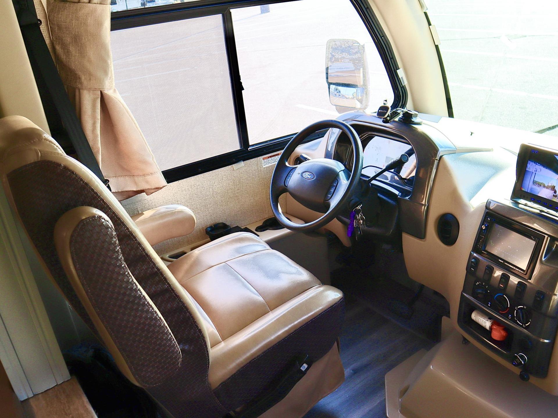 2017 THOR MOTOR COACH VEGAS 24.1